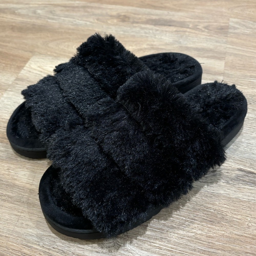 Black Cozy Slippers